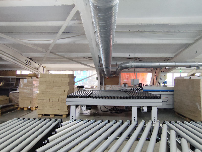 Automatizovaná čtyřstranná olepovací stanice