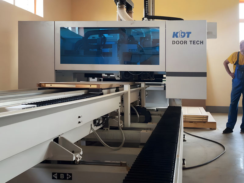 CNC four-side panel cutter KHM-550B