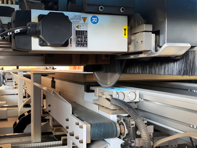 CNC four-side panel cutter KHM-550B