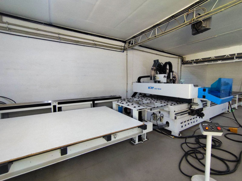 Automatic panel cutting line based on KN-3710DE CNC machining center